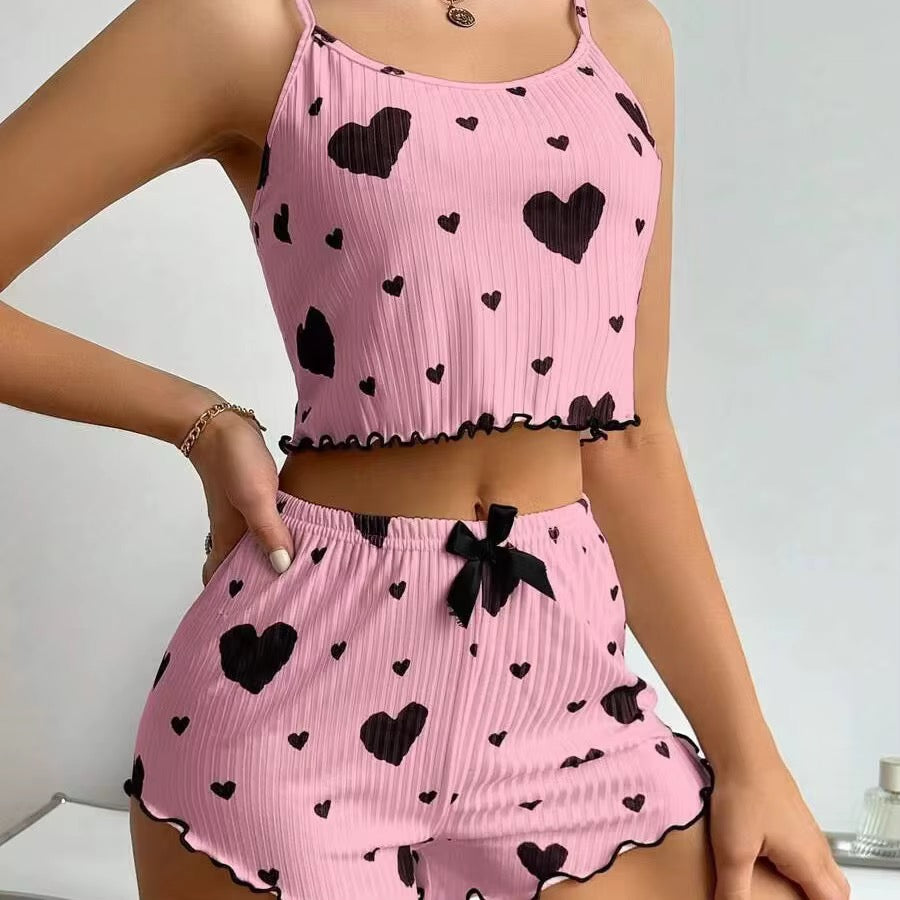 Pijama rosa de short con corazones negros