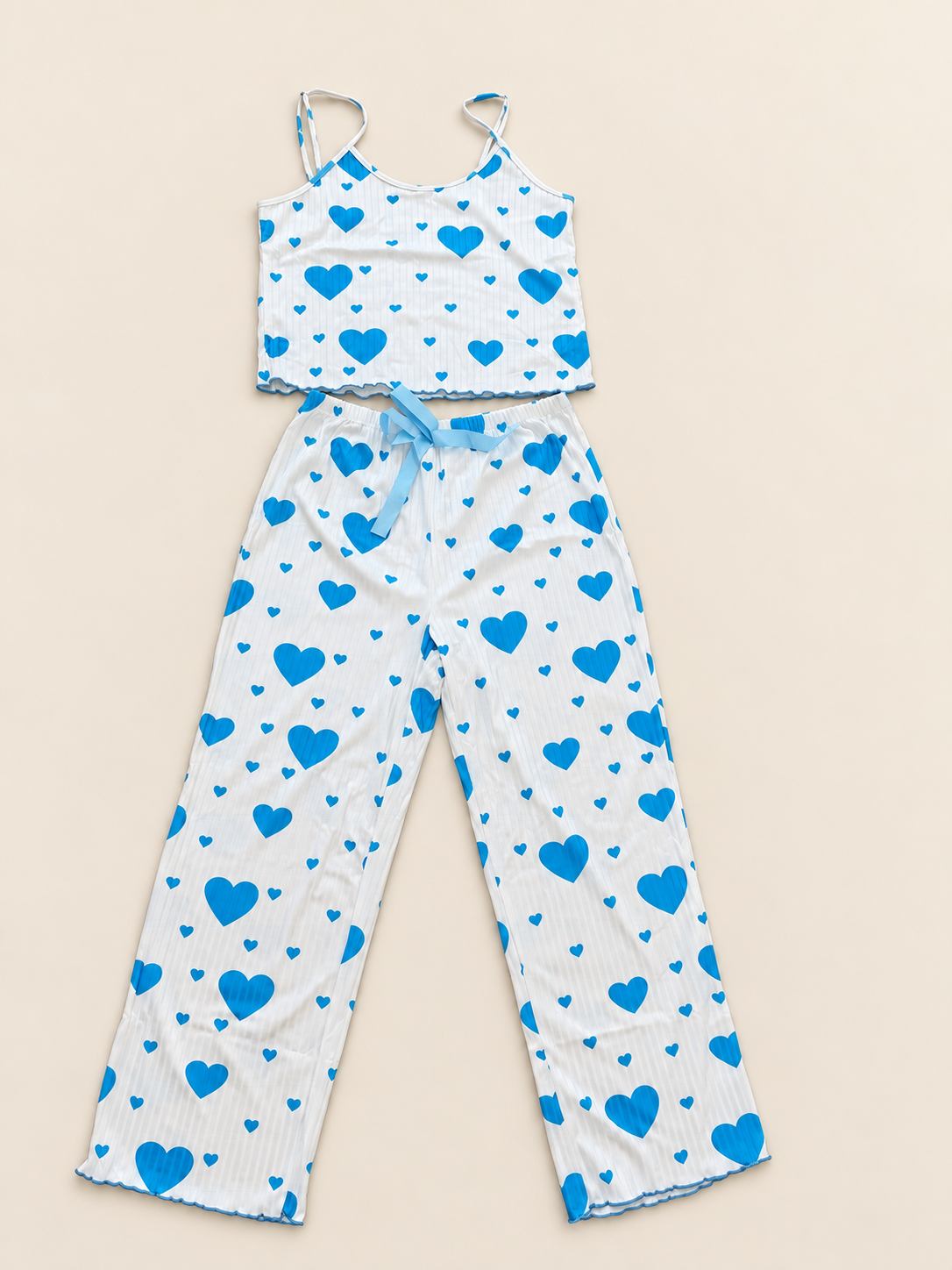 Pijama de dos piezas con pantalón largo y corazones azules