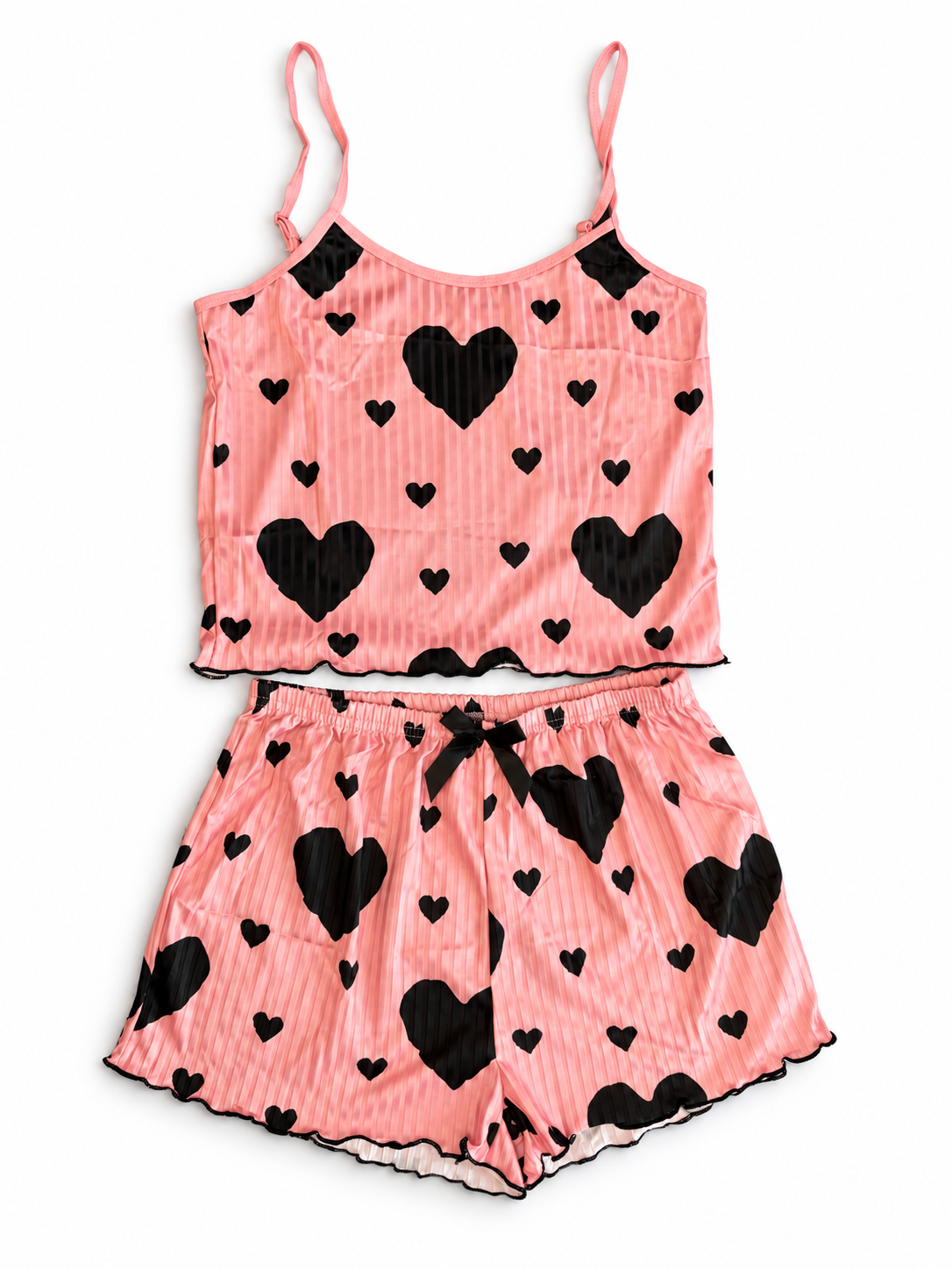 Pijama rosa de short con corazones negros